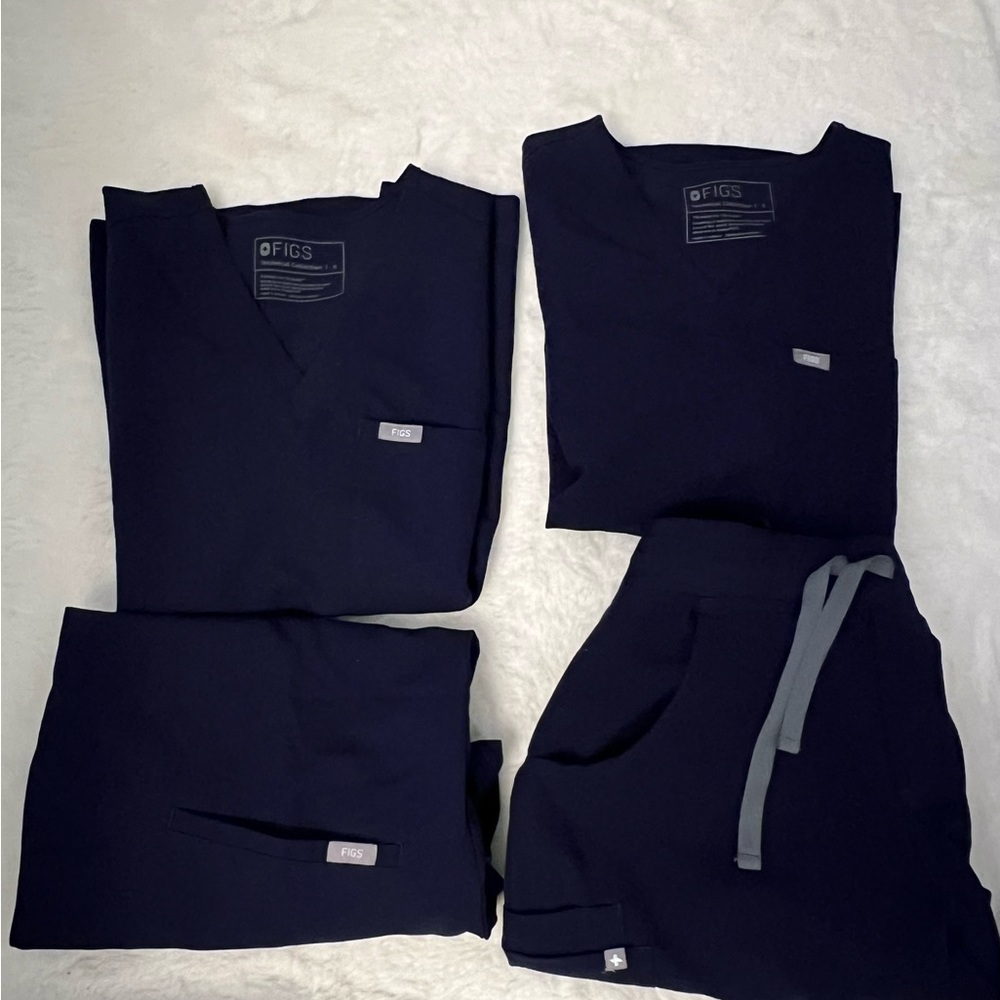 Navy Figs Casma three pocket scrub top